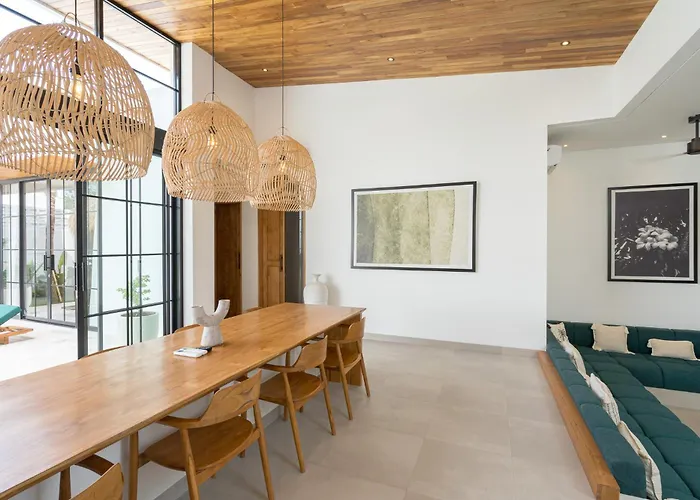 Emerald - By Yolla Hospitality Villa *