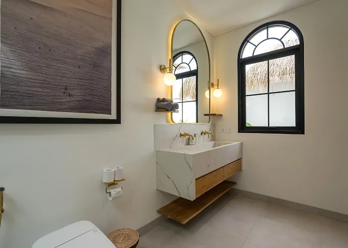 Emerald - By Yolla Hospitality Villa
